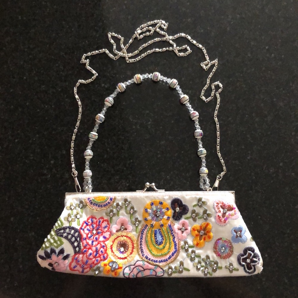 Beautiful Handbag - Picture 2 of 6